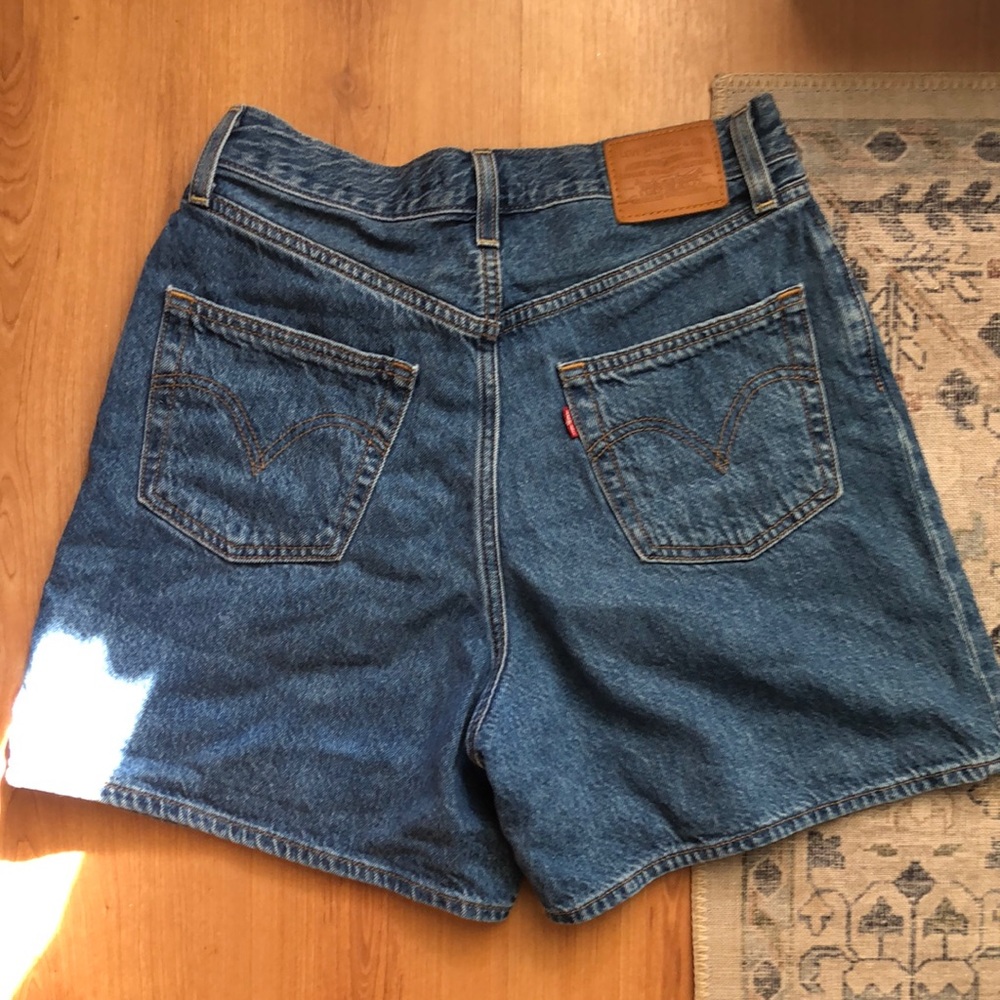 Levi’s Pleated Ribcage Shorts
